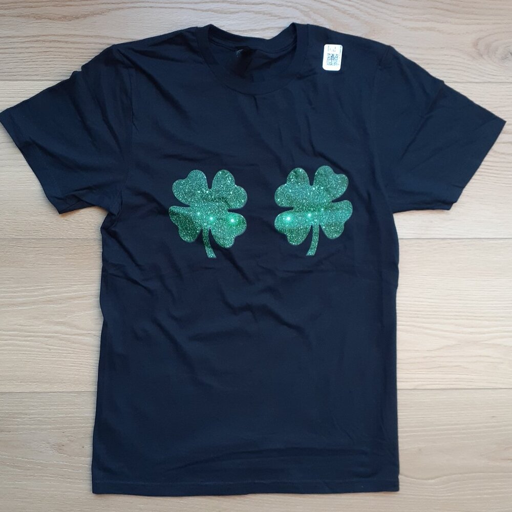 Pair of Shamrocks - New Men's Small Black T-Shirt